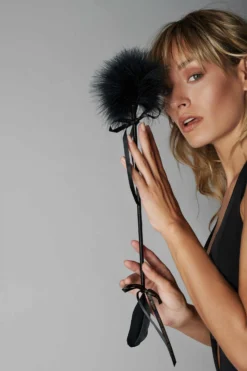 Maison Close Double Feather Tickler - Le Flatteur - Les Burlesques - Black 9 Maison Close Double Feather Tickler - Le Flatteur - Les Burlesques - Black