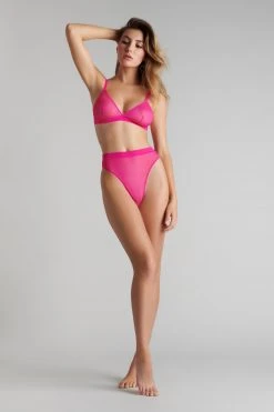 Maison Close Triangle Bra - Corps à Corps Neon - Neon Pink Corps à Corps Néon 14 Maison Close Triangle Bra - Corps à Corps Neon - Neon Pink Corps à Corps Néon