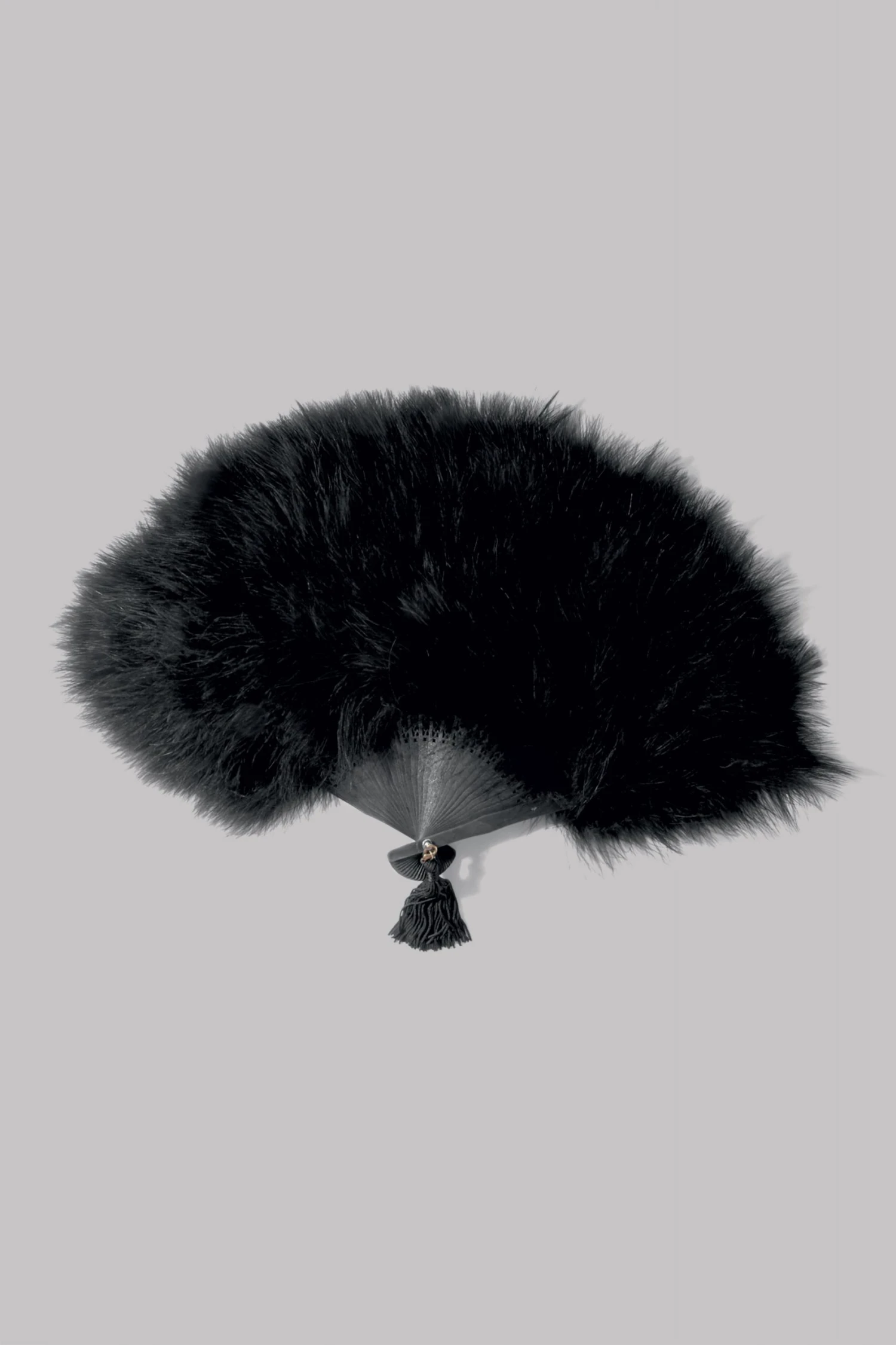 Maison Close Les Burlesques Feather Fan - Le Soupirant - Black 4 Maison Close Les Burlesques Feather Fan - Le Soupirant - Black